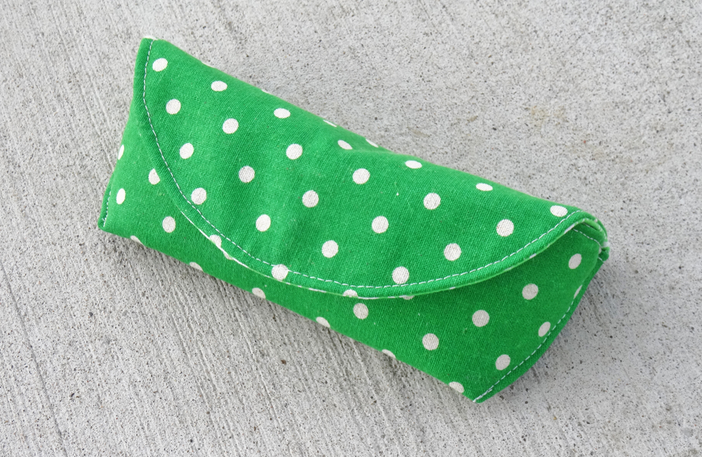 Closed Sunny Glasses Case - Mochi Dot Green